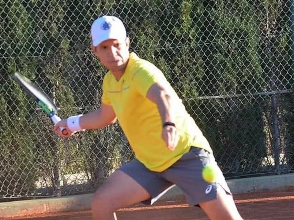Marcelo Aires Ferreira in motion during a tennis match